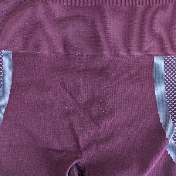 Fabletics Workout Set - Picture 4 of 5